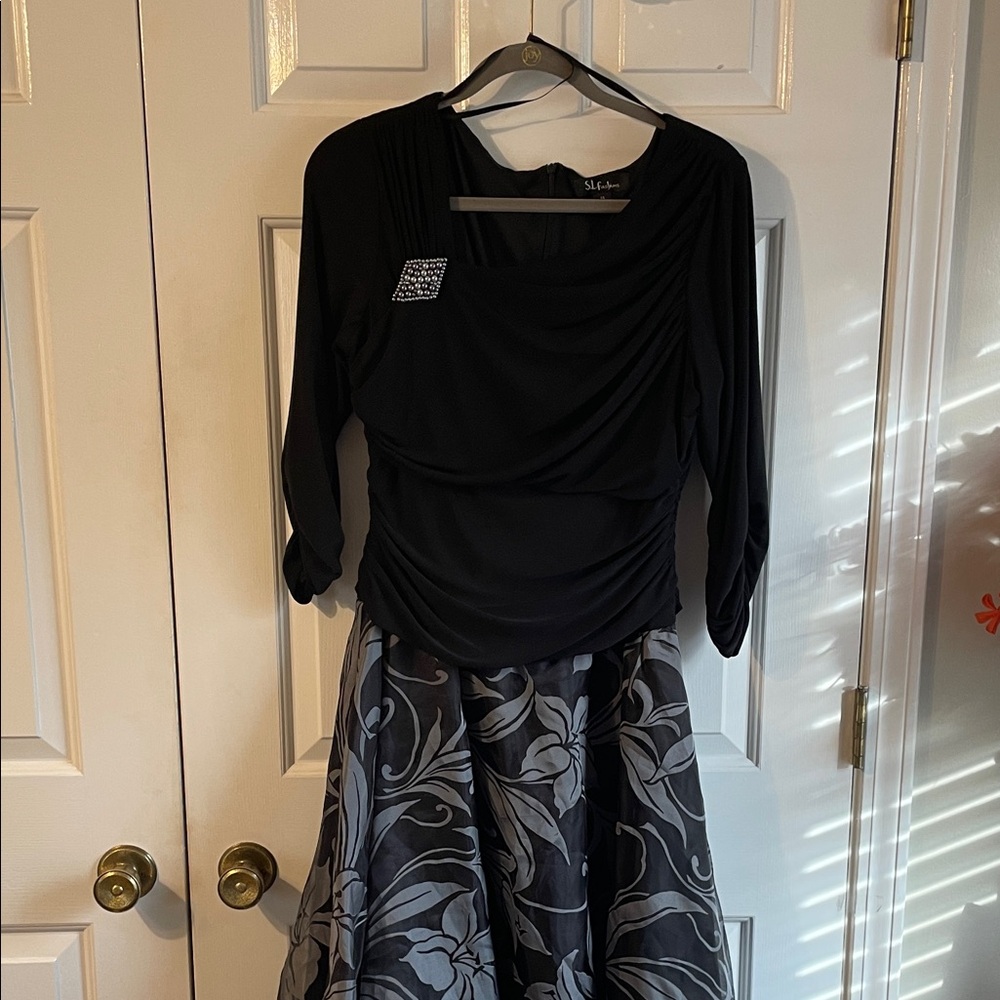 Womens S.L. Fashions Elegant Black and Gray Dress Size 14. Beautiful Dress!